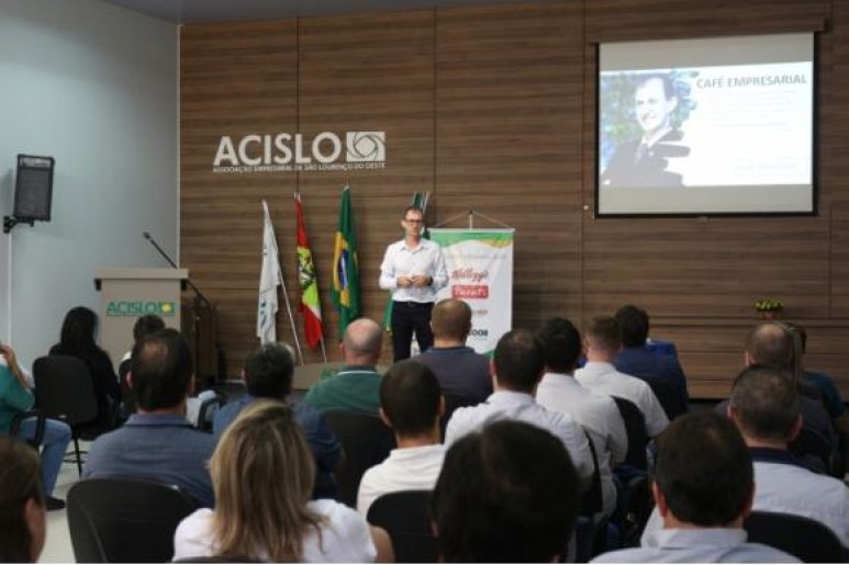 Capa notícia Jandir Bortoluzzi divide suas experiências no Café Empresarial da Acislo