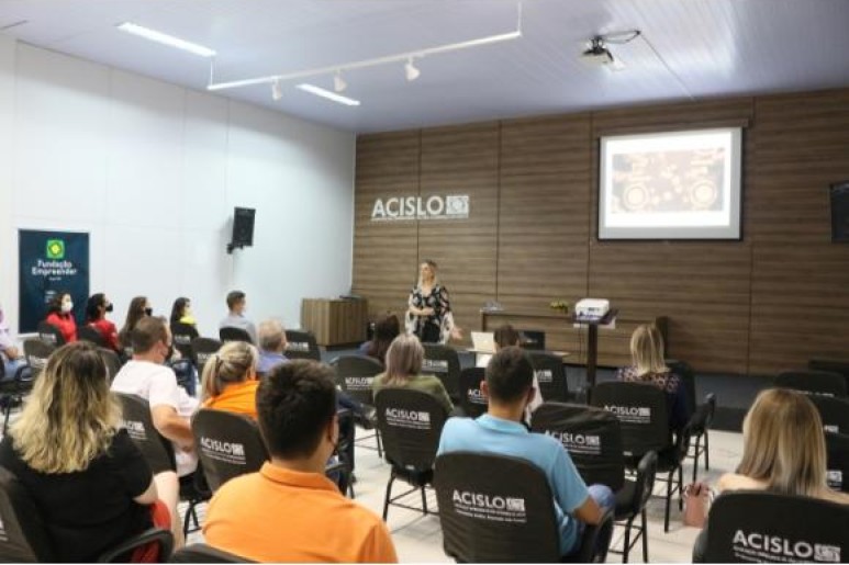 Capa notícia Palestra sobre inteligência emocional marca início de parceria entre Acislo e Unochapecó