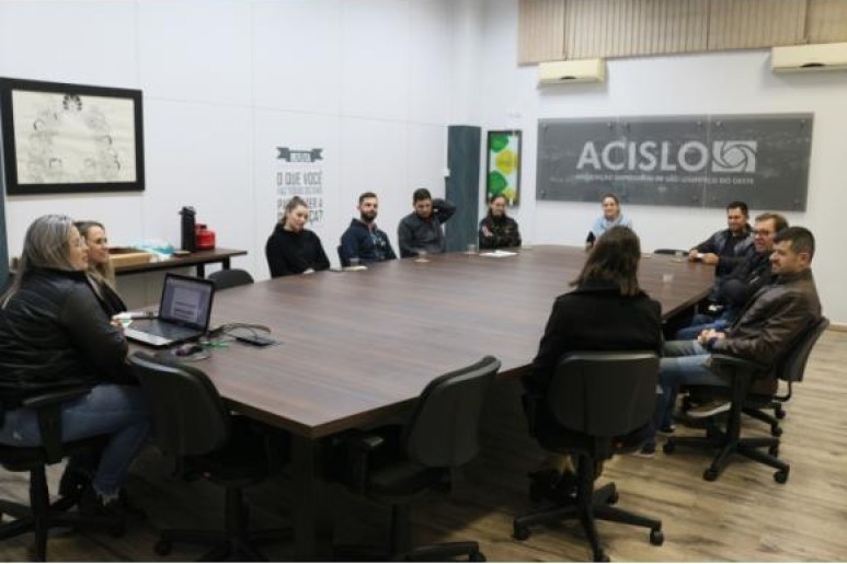 Capa notícia Núcleo de Mecânicas lourenciano recebe representantes do núcleo de Chapecó