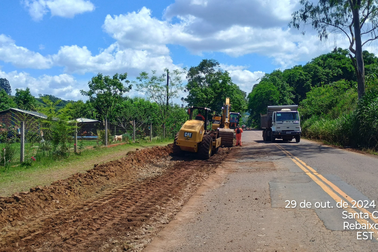 Capa notícia Obras de terraplenagem e alargamento na SC-305 avançam para fase final