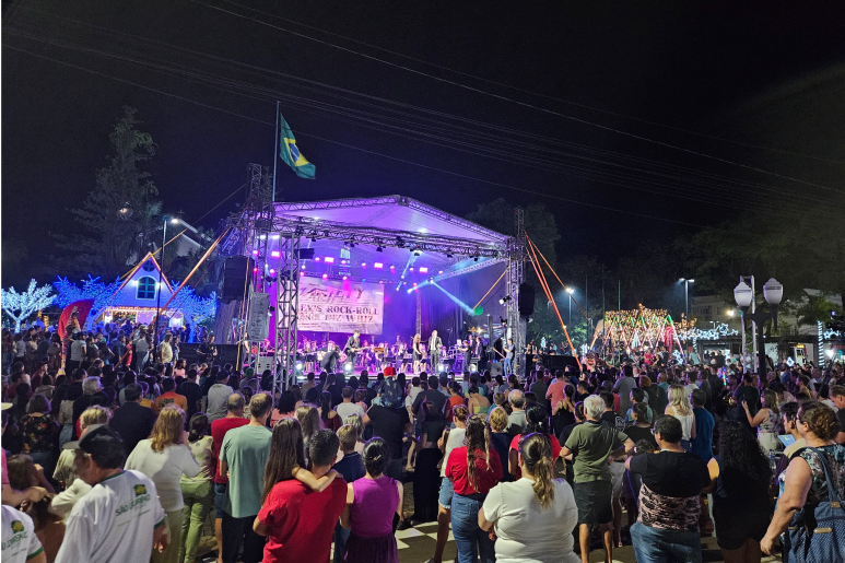 Capa notícia Natal Show encanta São Lourenço do Oeste com música e magia na Praça da Bandeira