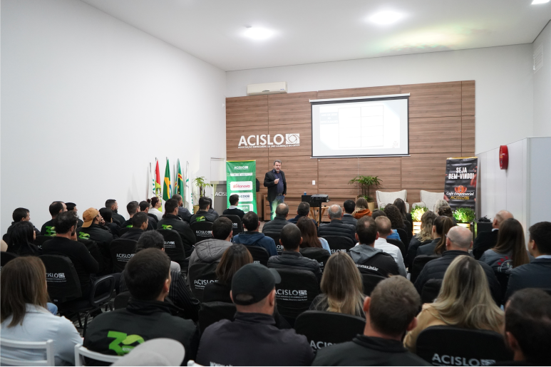 Capa notícia Café Empresarial da Acislo celebra 12 anos com edição comemorativa e retorno de Volnei Stefanello