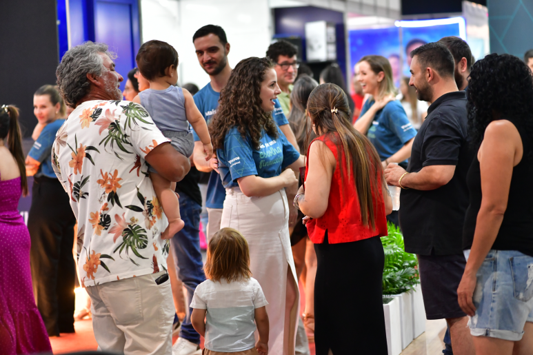 Capa notícia Efaislo supera 20 mil visitantes no segundo dia e se consolida como vitrine de neg&oacute;cios e entretenim