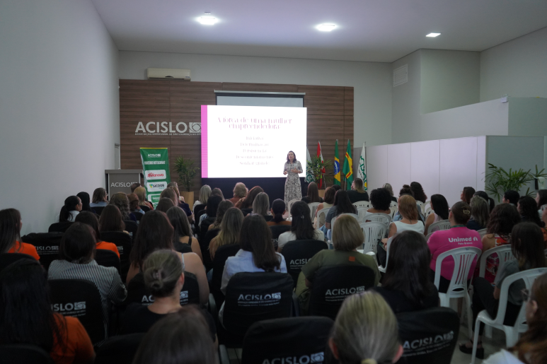 Capa notícia Caf&eacute; Mulher da Acislo destaca trajet&oacute;ria empreendedora de Noeli Bazanella