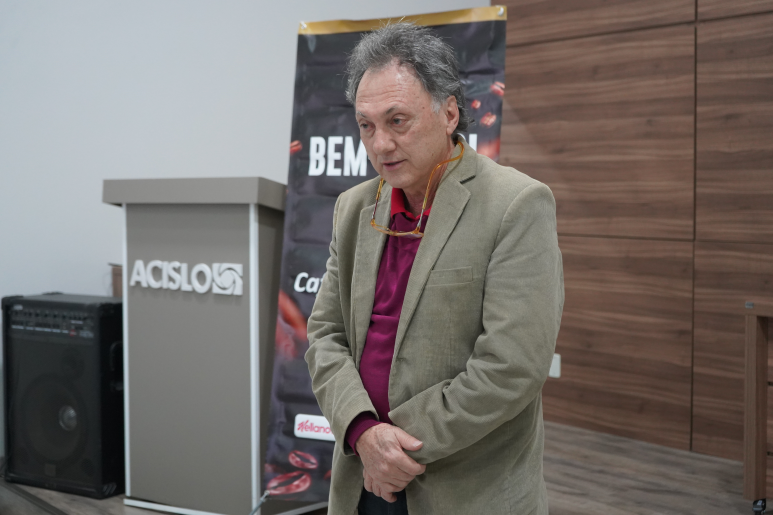 Capa notícia Caf&eacute; Empresarial da Acislo recebe Alvair Scariot e valoriza trajet&oacute;ria de 58 anos da Tipografia Cruz
