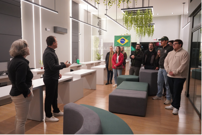 Capa notícia N&uacute;cleo Jovem Empreendedor da Acislo realiza visita t&eacute;cnica &agrave; BI Explorer